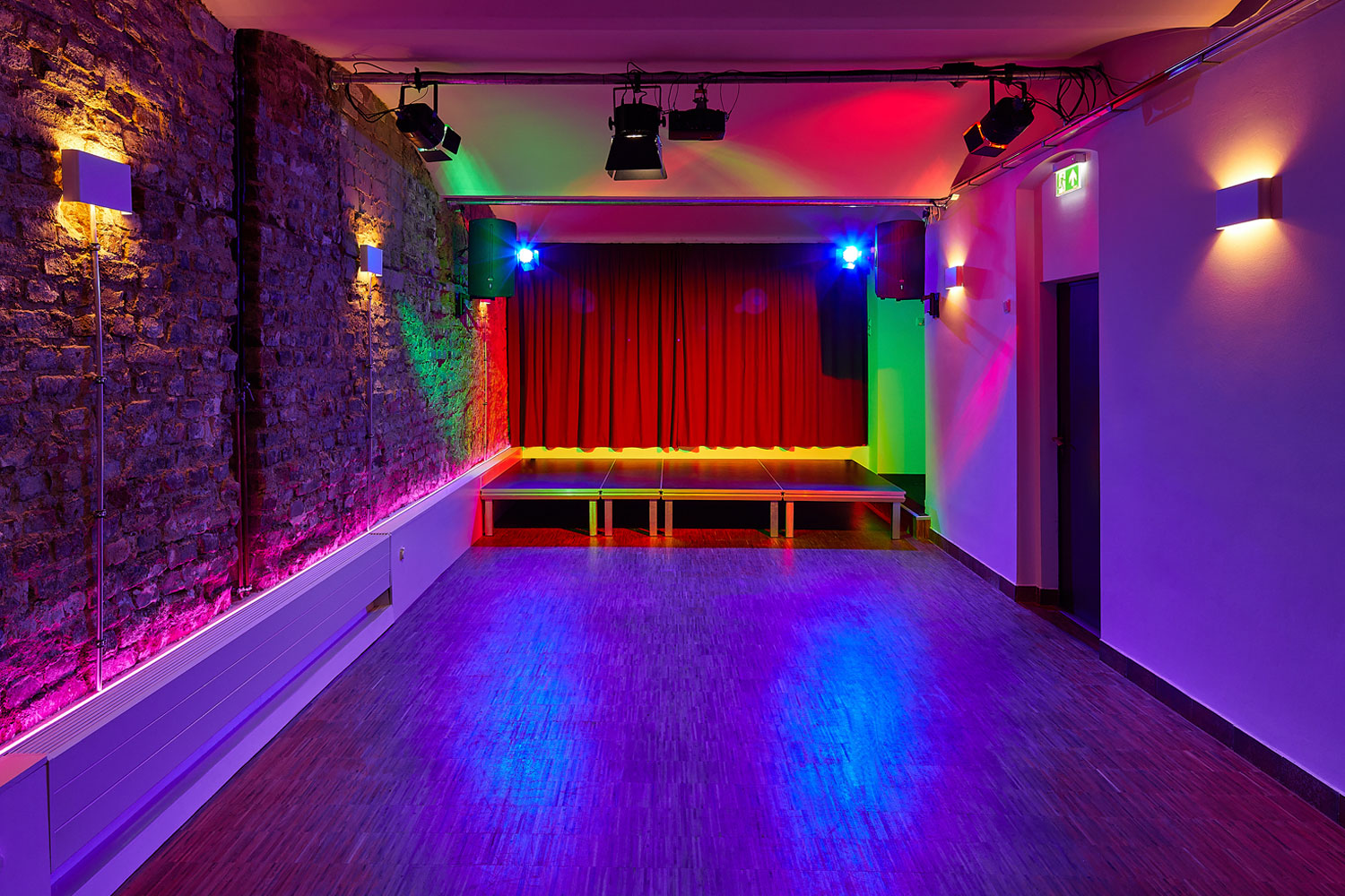 Zimmer-406_Buehne