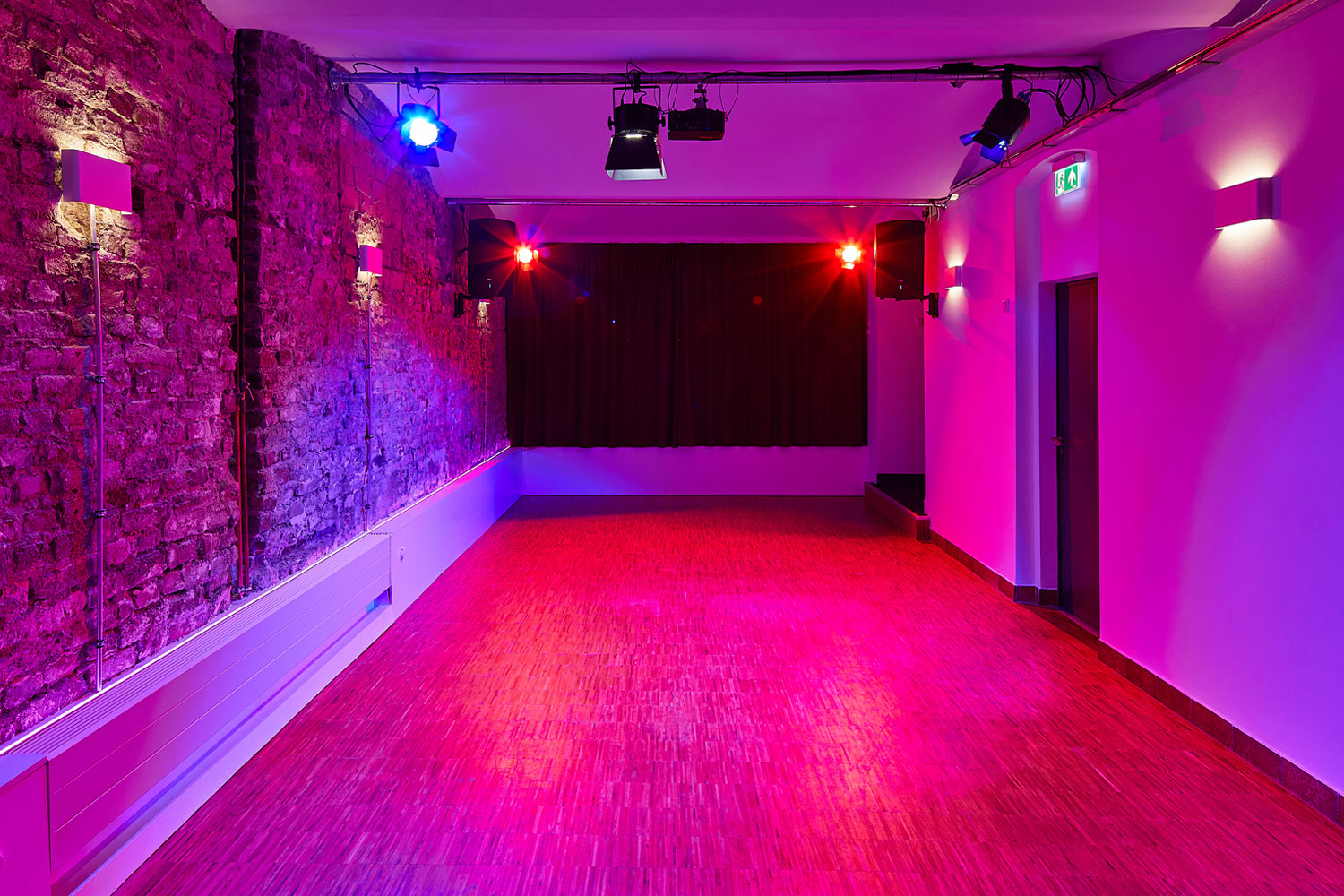 Zimmer-406_Party